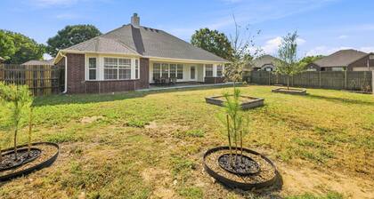 A cozy 3-bedroom house in Broken Arrow with alarge living room.