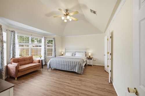 A cozy 3-bedroom house in Broken Arrow with alarge living room.