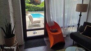 Living area - Beautiful, standalone studio apartment (Voreppe)