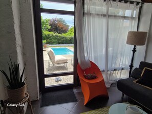 Living area - Beautiful, standalone studio apartment (Voreppe)