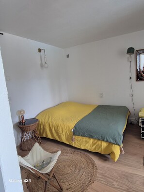 Iron/ironing board, WiFi - Beautiful, standalone studio apartment (Voreppe)