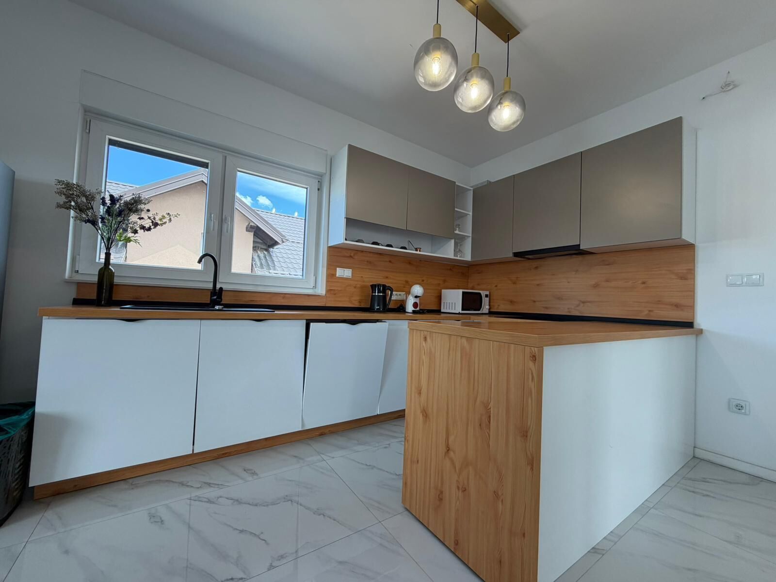 Departamento Deluxe, vista al jardín | Cocina privada