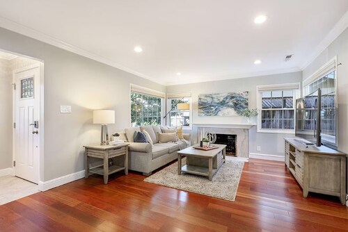 Gorgeous entire house in a Safe & Quiet Neighborhood SFO/SF/Bart