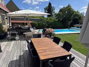 Outdoor dining - Villa with heated pool in Copenhagen lake district perfect for families (Sorgenfri)