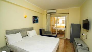Room, 1 Bedroom, Accessible, Smoking | 1 bedroom