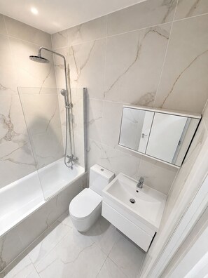 Soap, toilet paper - Luxury 2 Bed Serviced Apt 01 with Wi-Fi MyRent2Rent (Corby)