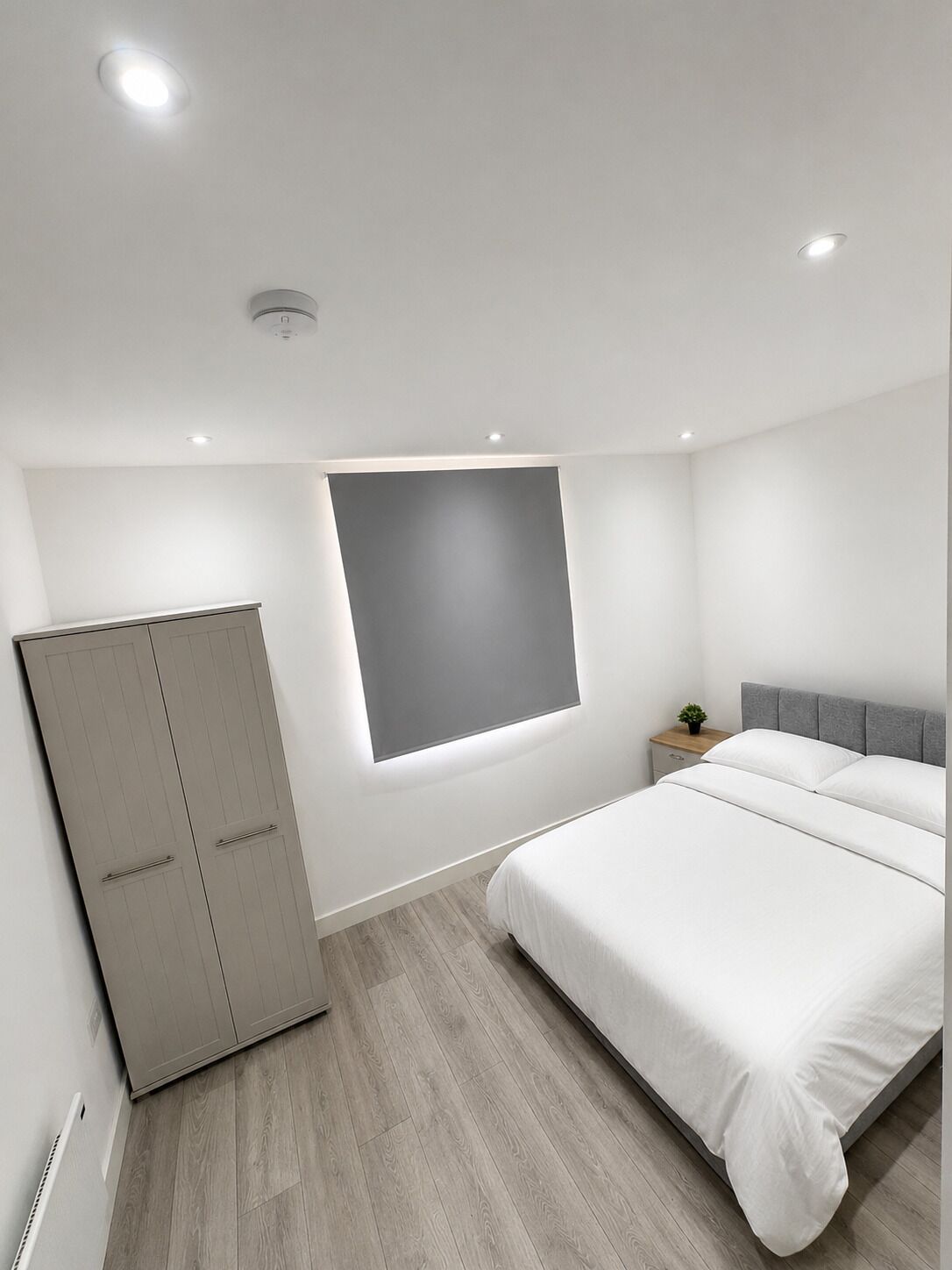 Iron/ironing board, internet, bed sheets