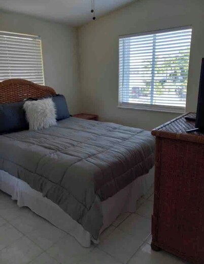  4-bedroom house canal front home in beautiful Big Pine Key