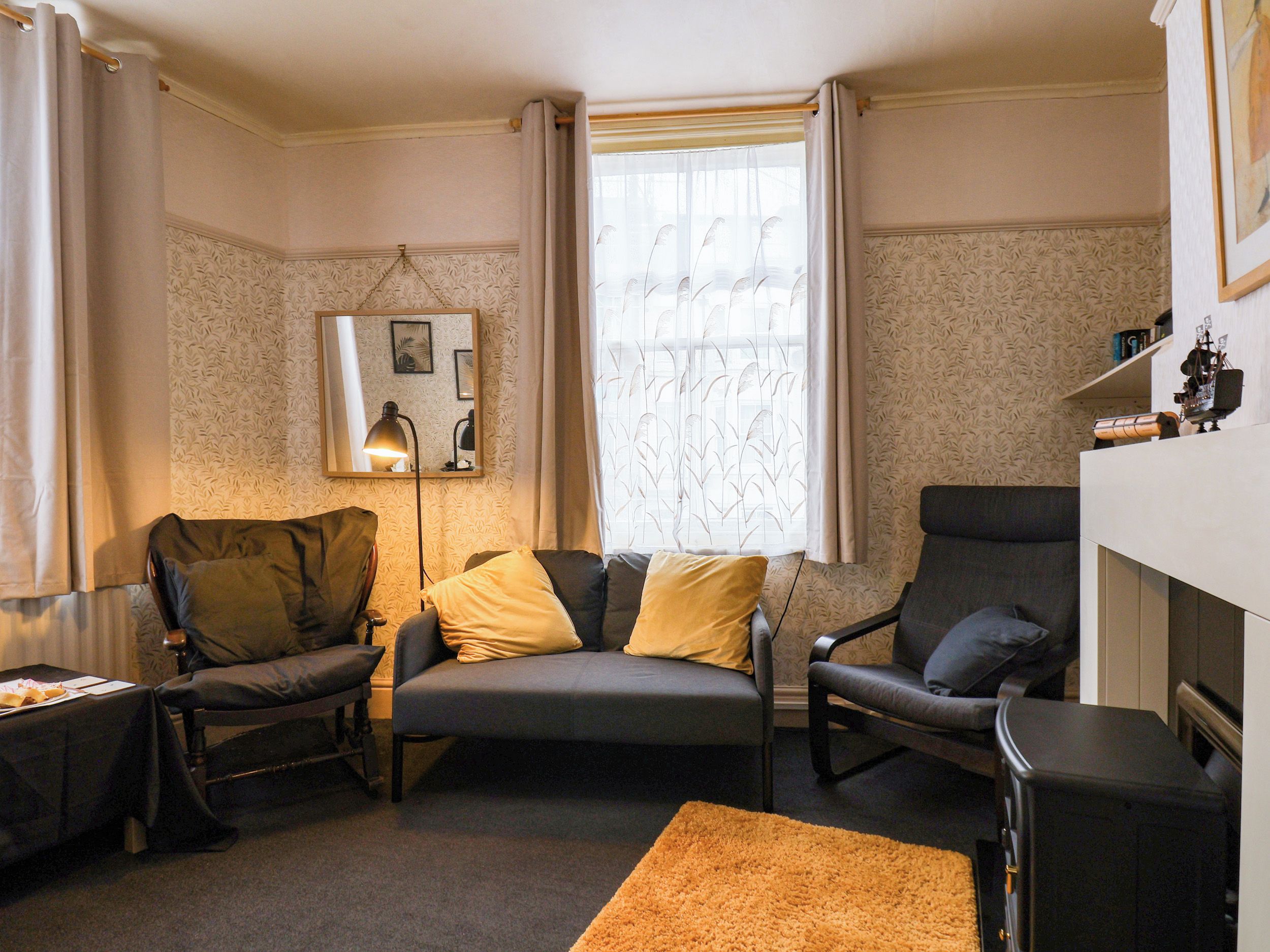 74 Trafalgar Square (La Maisonette), Pet Friendly In Scarborough - Scarborough