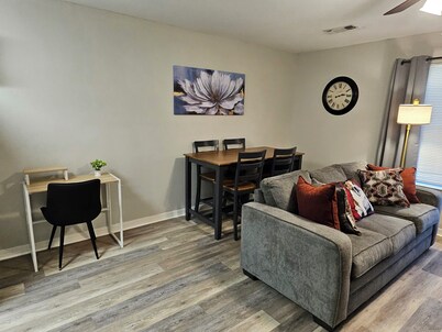 Gameday Guesthouse 2BR/2BA updated townhome in fabulous Starkville 5 min to MSU