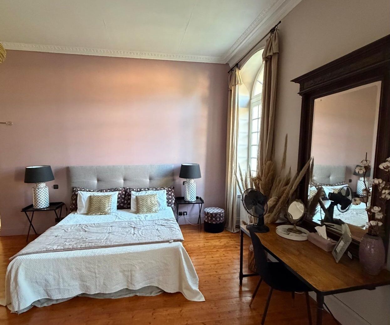 Deluxe Suite, Courtyard View
