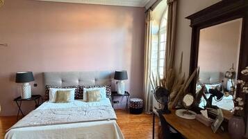 Deluxe Suite, Courtyard View