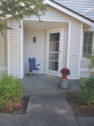 Stay in comfort while you await your HHG or make this your PNW travel base!