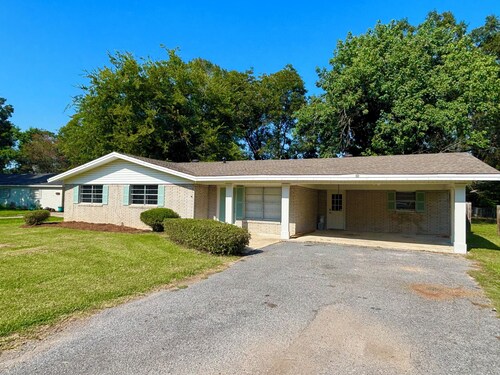 Spacious 3 bedroom house in pleasant Monroe with AC