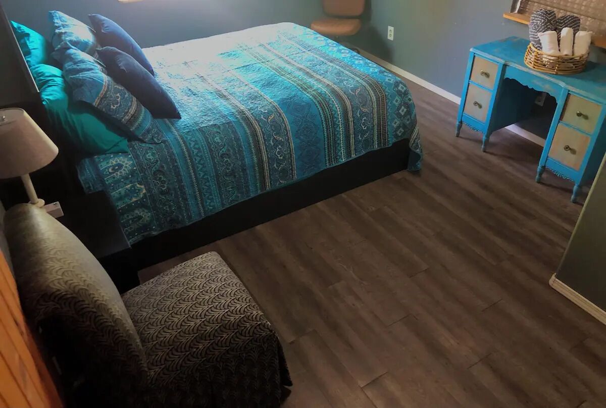 4 bedrooms, iron/ironing board, WiFi (free), bed sheets