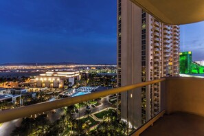 Interior - MGM 12721 Executive Corner 1BR Strip View Balcony (Las Vegas)