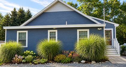 Welcome to the Blue Lobster- charming 3 bedroom home close to Long Sands