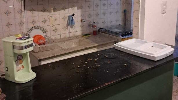 A kitchen with a countertop, a coffee maker, a sink, and a cabinet. - Apartamento Simples mas Completo Centro Histórico Área Tranquila (Porto Alegre)