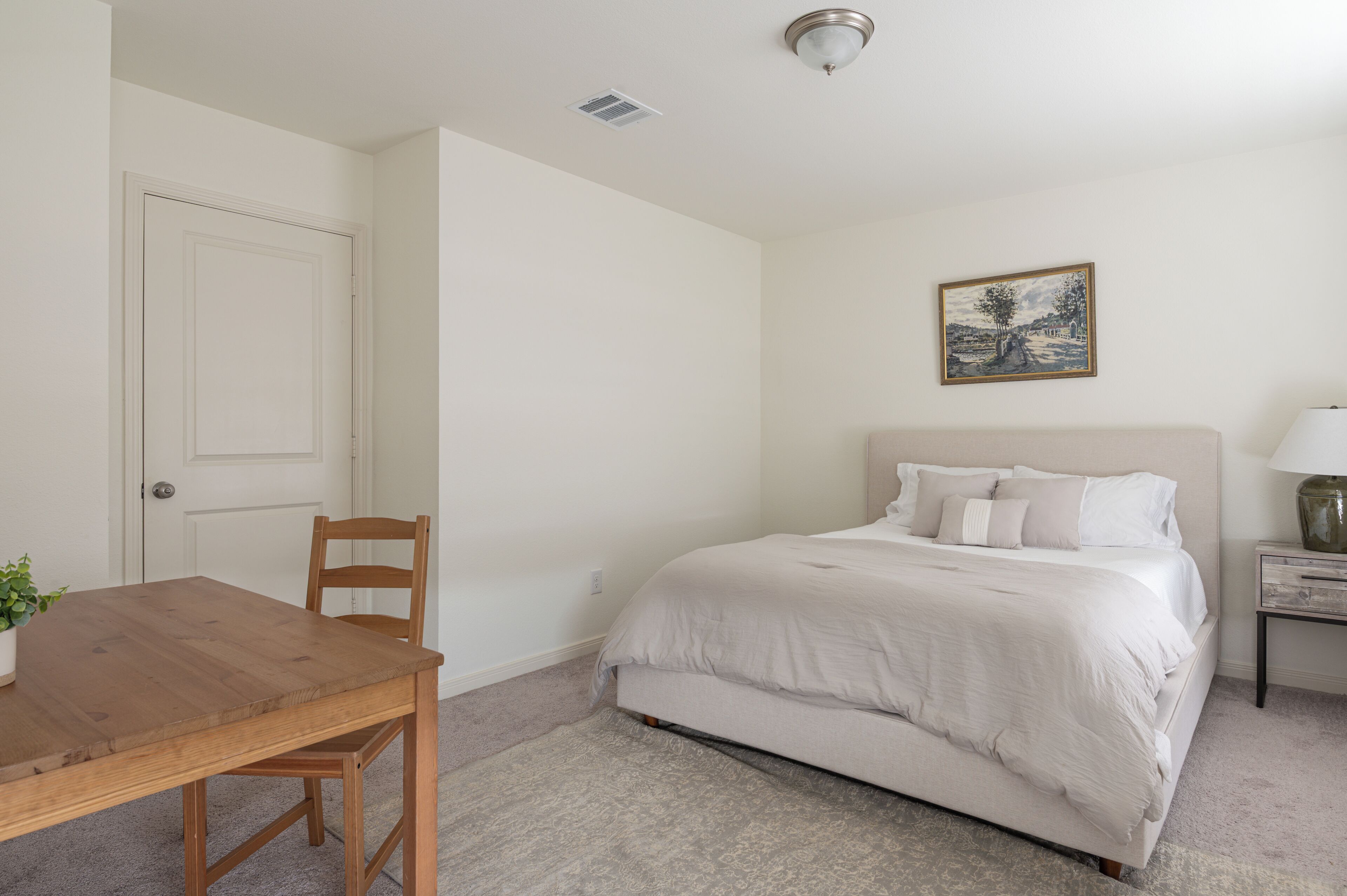 5 habitaciones, tabla de planchar con plancha, wifi y ropa de cama 