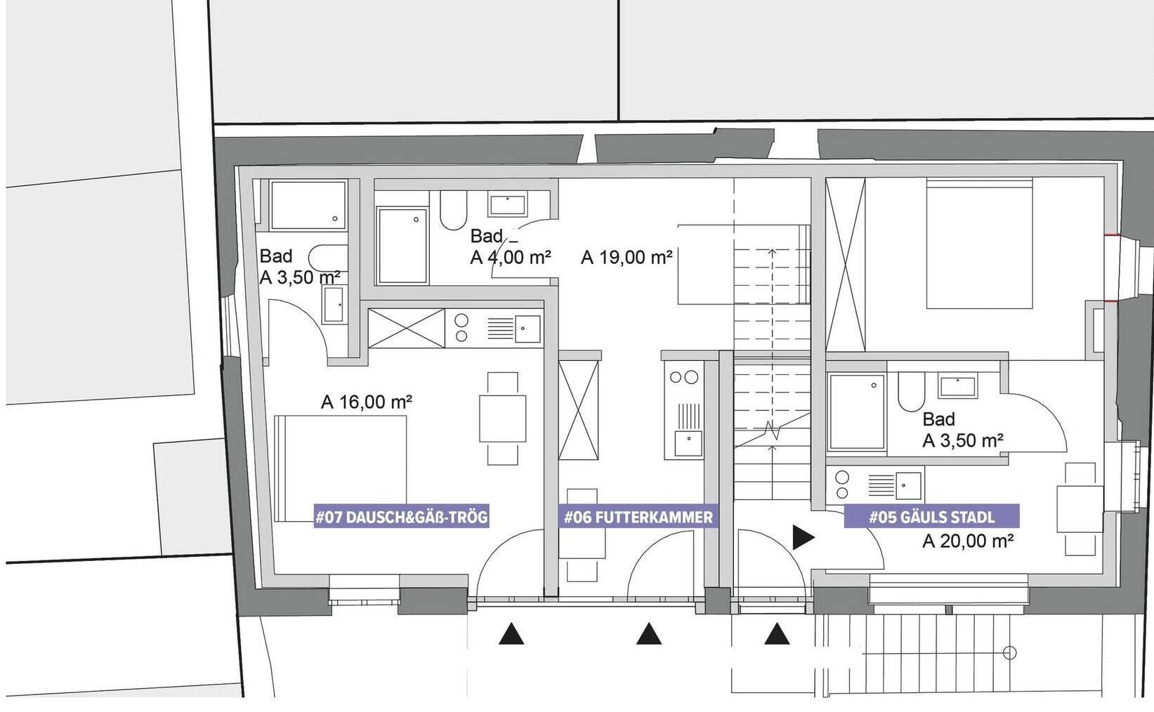 Plano de distribución de un hotel con habitaciones identificadas y sus superficies.