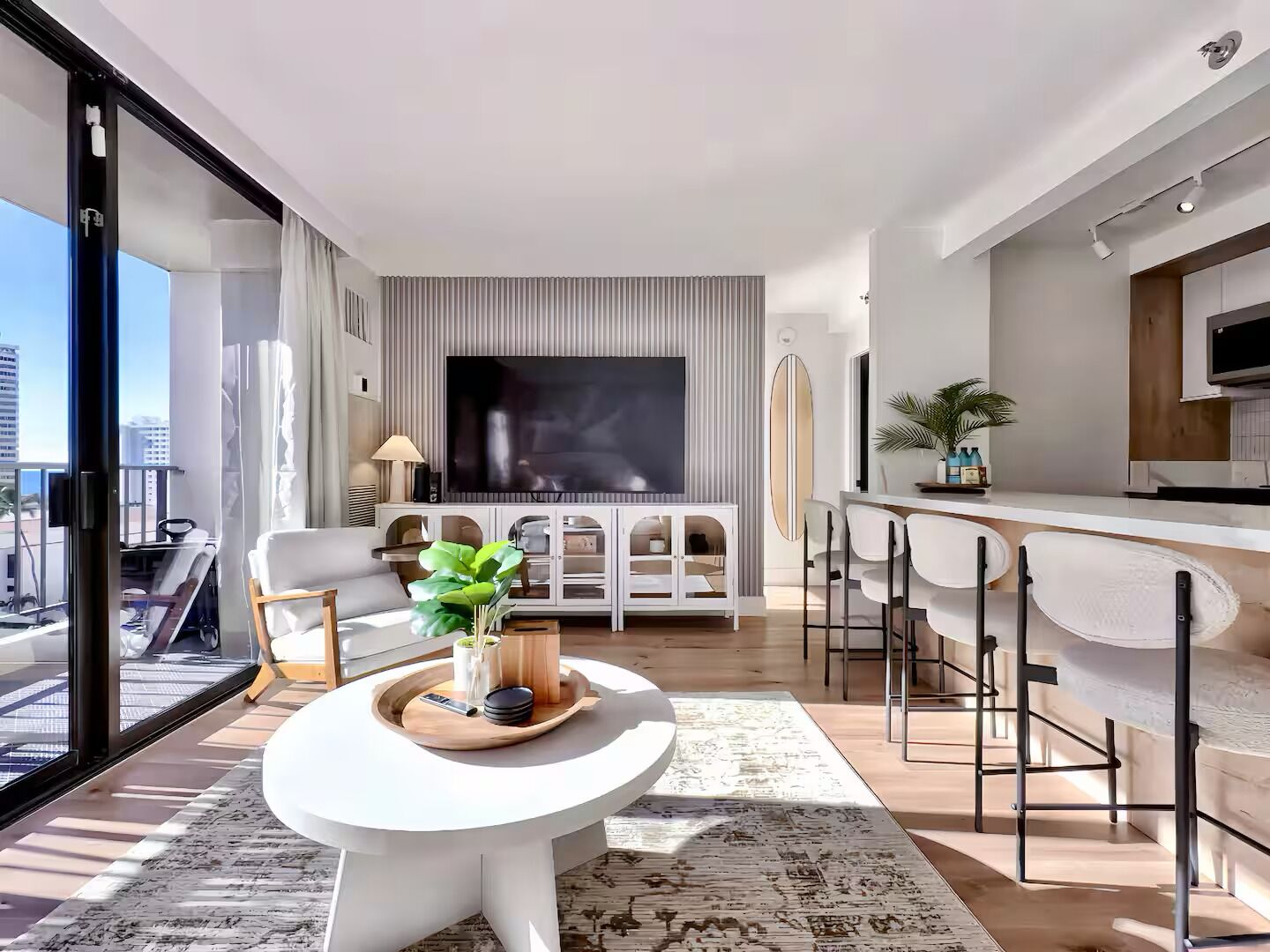 10F-Upscale & Modern Tropical 1 Bedroom-Near Beach w/Parking