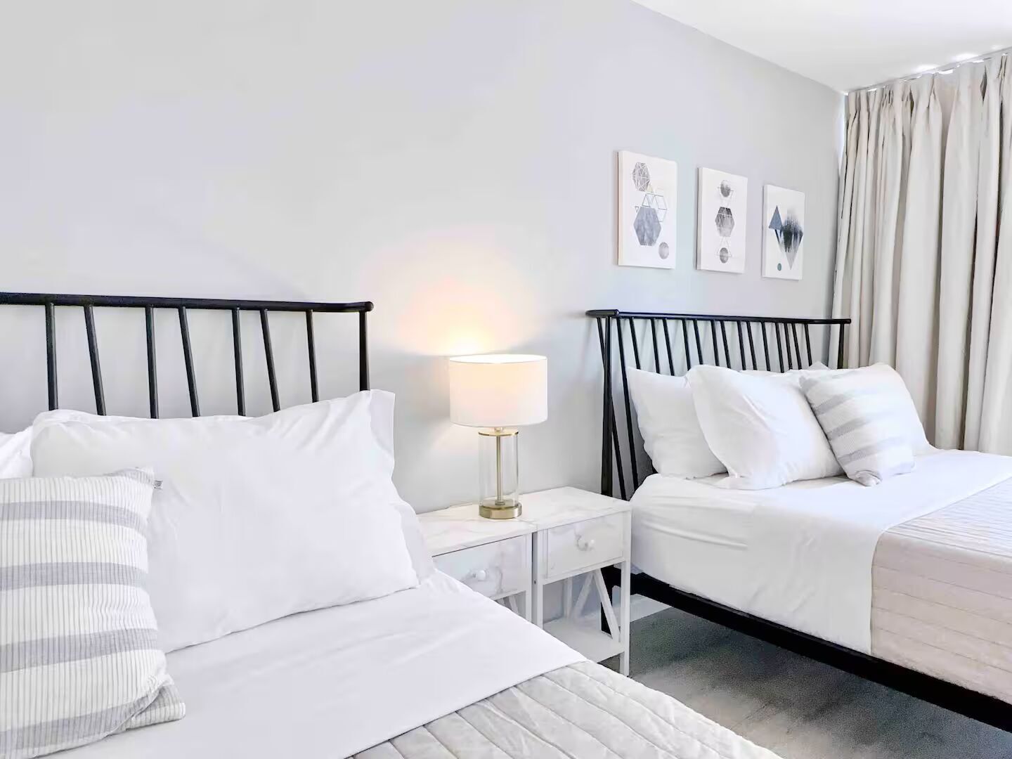 1 quarto, acesso à internet, roupa de cama