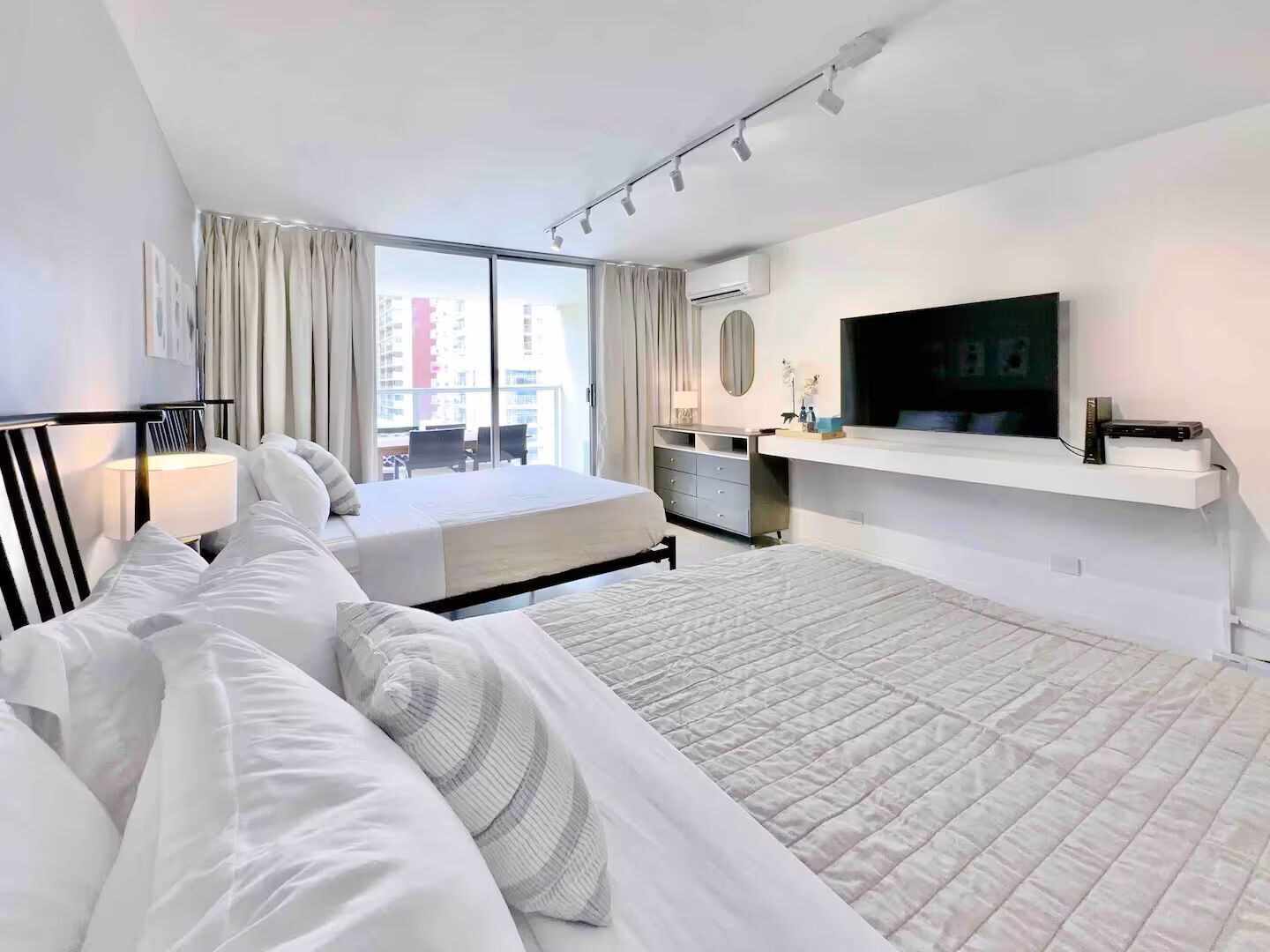 1 quarto, acesso à internet, roupa de cama