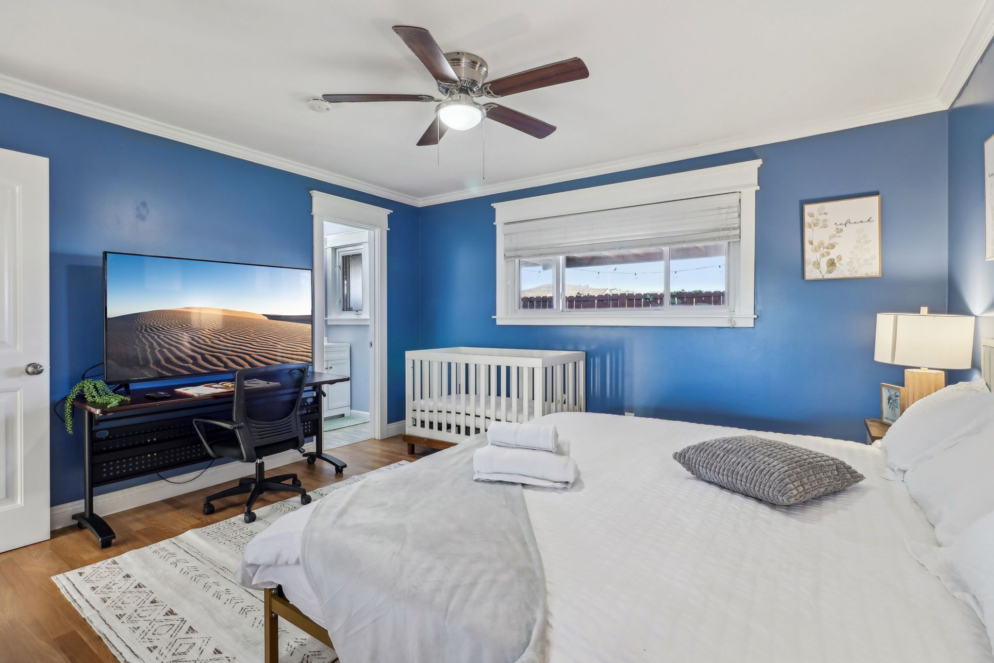 3 bedrooms, desk, iron/ironing board, WiFi (free)