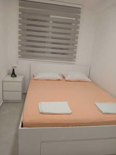 Cozy 2-bedroom apartment in quaint Sutomore with AC
