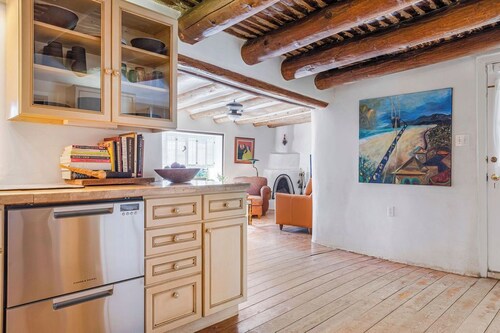 1795 Adobe, Dog Friendly · High Road to Taos