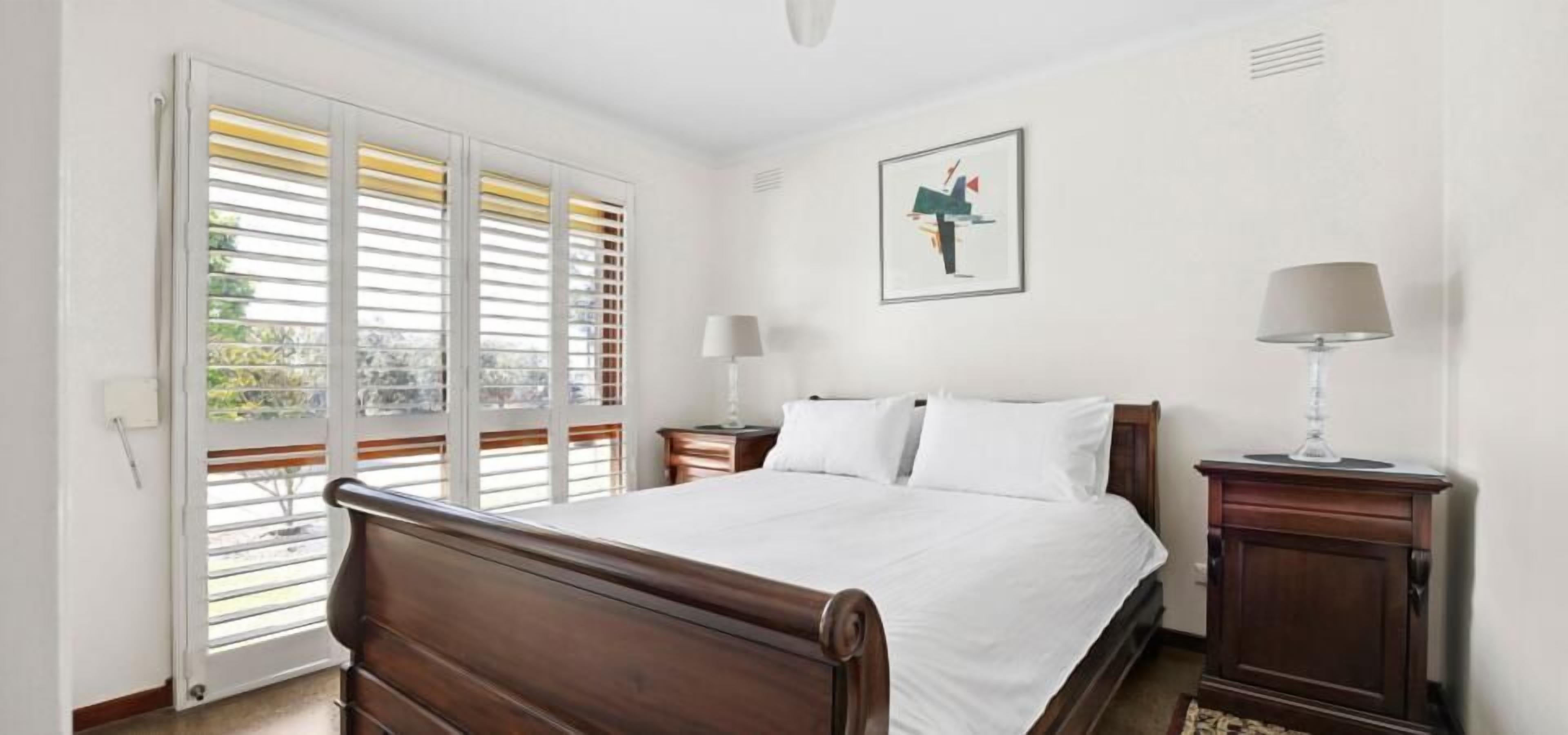2 bedrooms, iron/ironing board