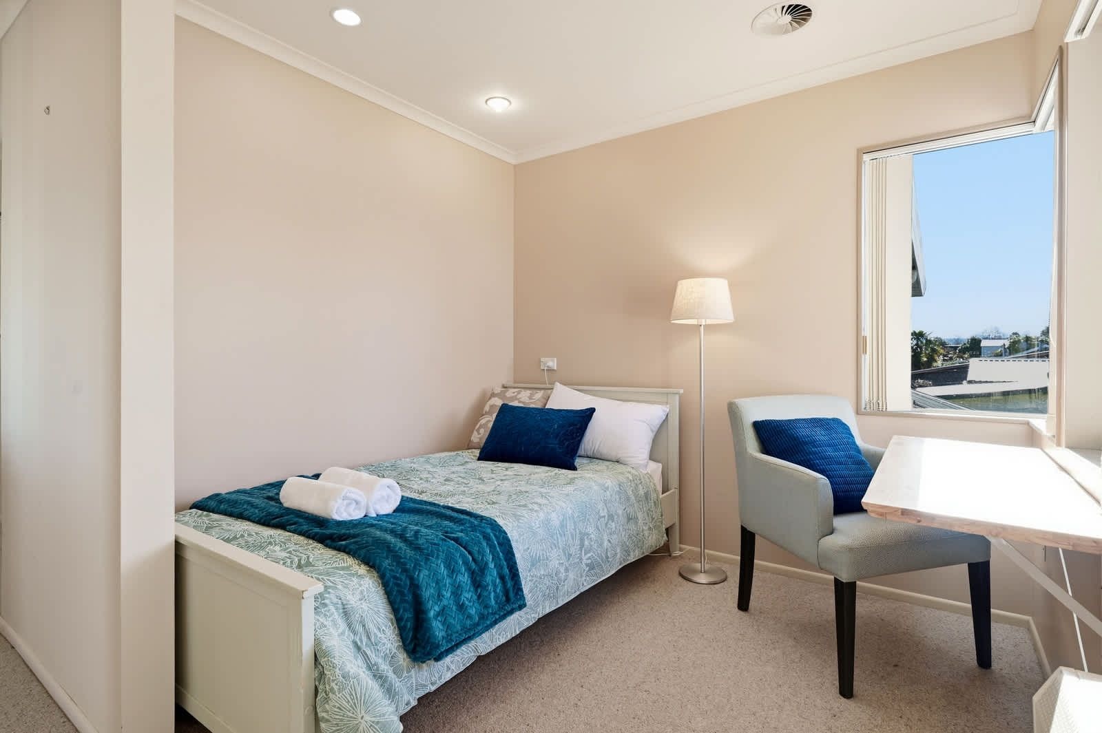 Desk, iron/ironing board, WiFi, bed sheets