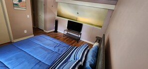 A bedroom with a bed, a television, and a window. - Cozy 2BR/2BA Gainesville Retreat Near UF & Shands (Gainesville)