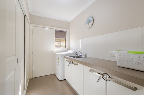The Ritz, Family Pool Home, Dubbo