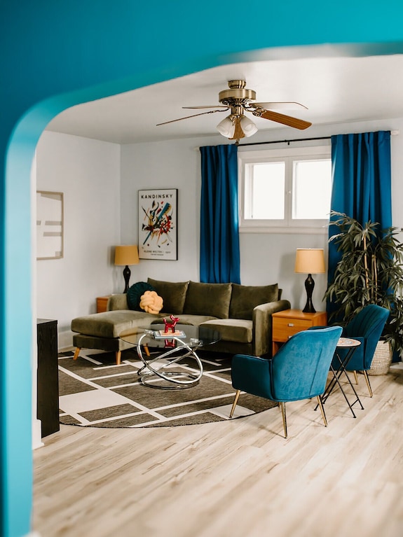 Eclectic Artsy 3-bedroom House With King Bed & Ac In Sheboygan - Sheboygan, WI