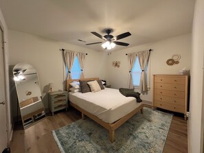 Internet - Stay at the Postmaster in Downtown Bowling Green! (Bowling Green)