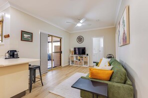A living room with a sofa, a coffee machine, a TV, and a ceiling fan. - House of Tudor II, Dubbo (Dubbo)