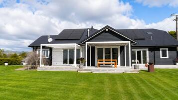 Room, 2 Bedrooms, Patio | Exterior