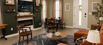 The Carolina Veranda – Elevated Retreat – Sleeps 7 – Near Downtown Greenville