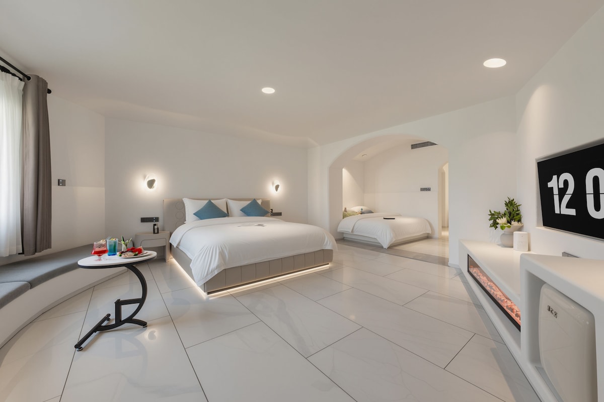 Luxe vierpersoonskamer, patio, uitzicht op meer | Verduisterende gordijnen, gratis wifi