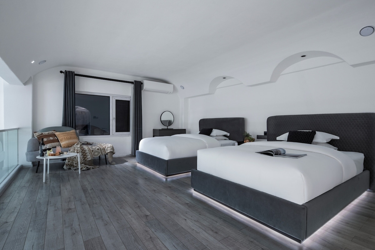 Luxe vierpersoonskamer, patio, uitzicht op meer | Verduisterende gordijnen, gratis wifi