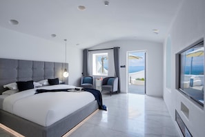 Luxe vierpersoonskamer, patio, uitzicht op meer | Verduisterende gordijnen, gratis wifi