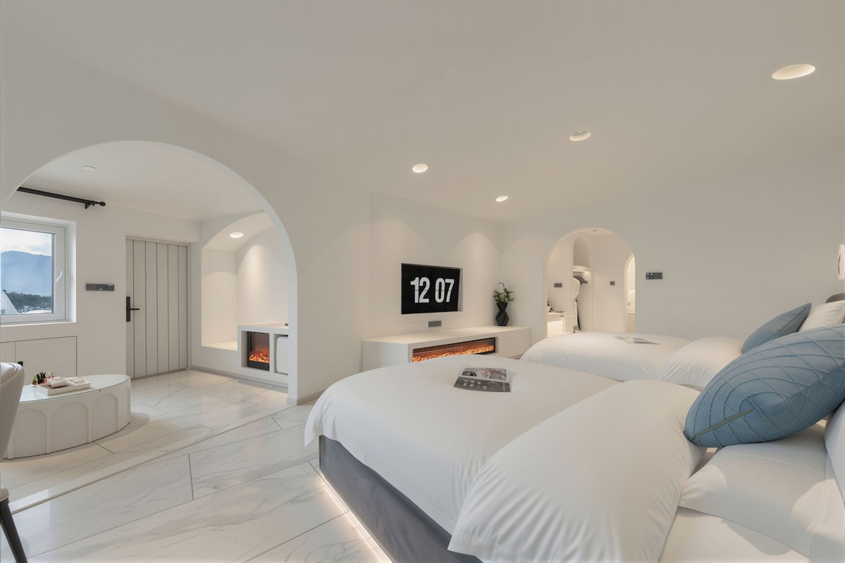 Superior Twin kamer, patio, uitzicht op meer | Verduisterende gordijnen, gratis wifi
