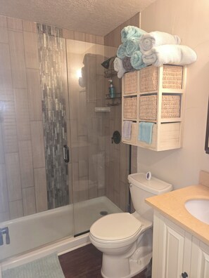 Bathroom - Waterfront Escape on Pleasure Island — Fishing, Views & Relaxation (Port Arthur)