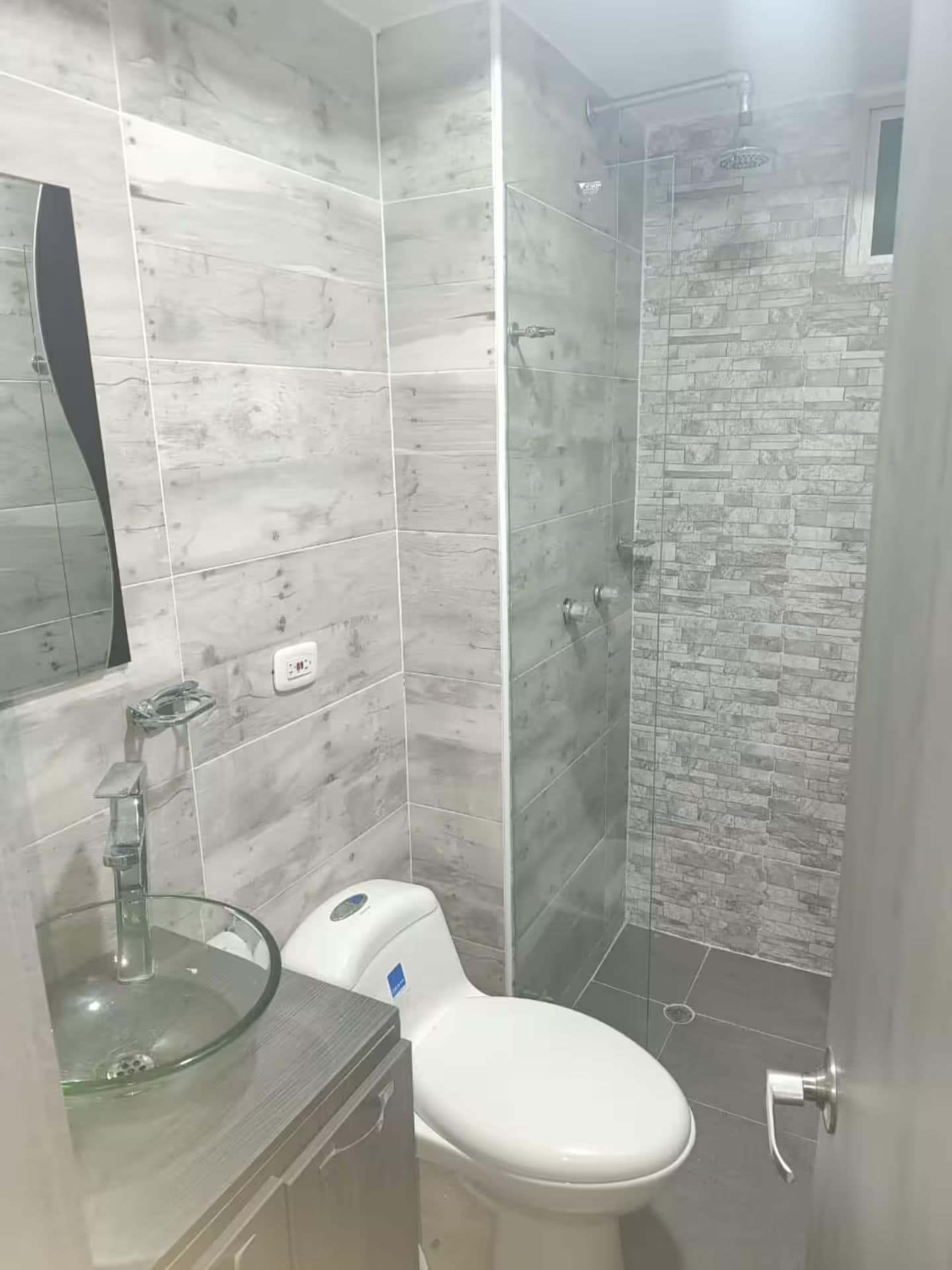Douche, serviettes fournies