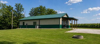 Rustic Cabin Escape in Welcoming Brown County. Reconnect, Relax & Unwind