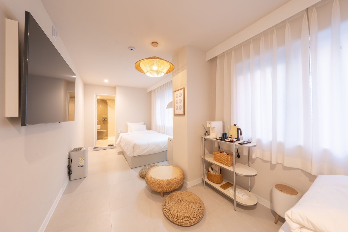 Basic Twin Room | Free WiFi