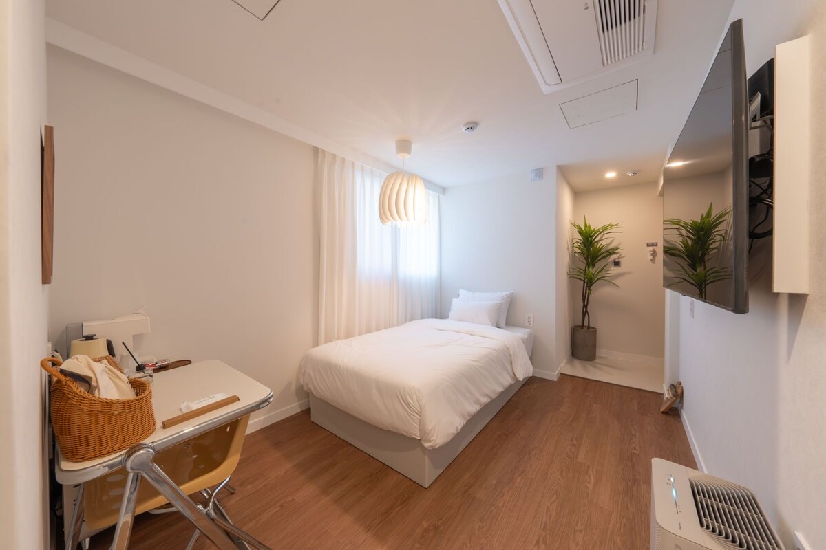 Basic Double Room Single Use, Partial Sea View | Free WiFi