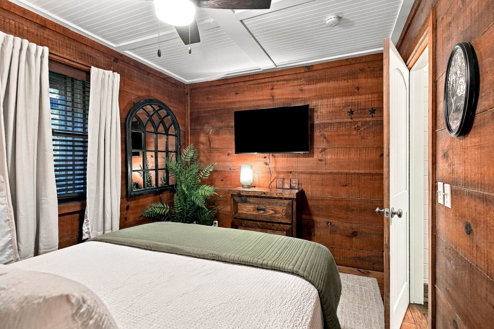 Queen bedroom