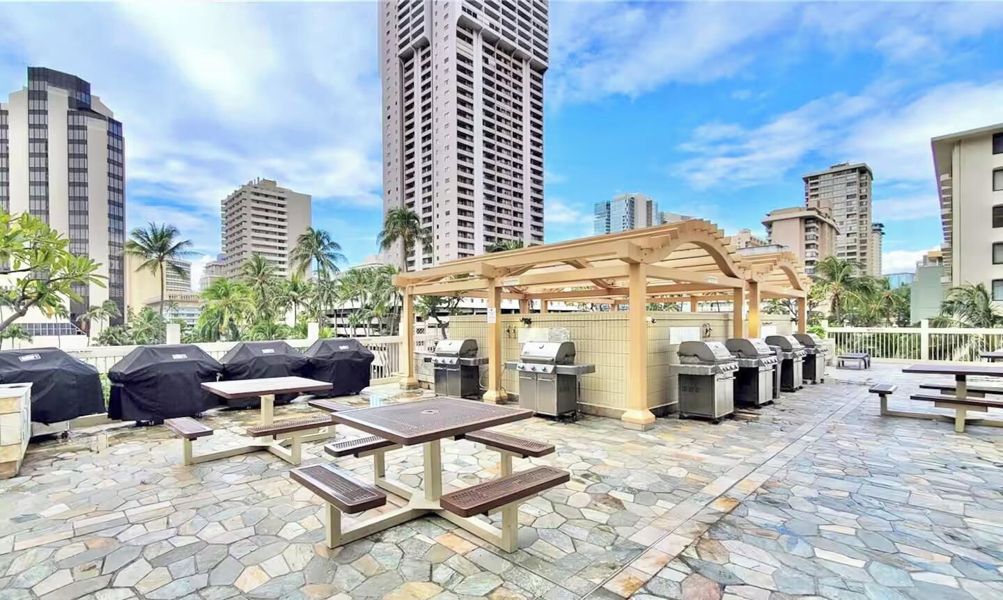 43F-Stunning High-Floor Modern & Chic Studio w/Ocean & City Views